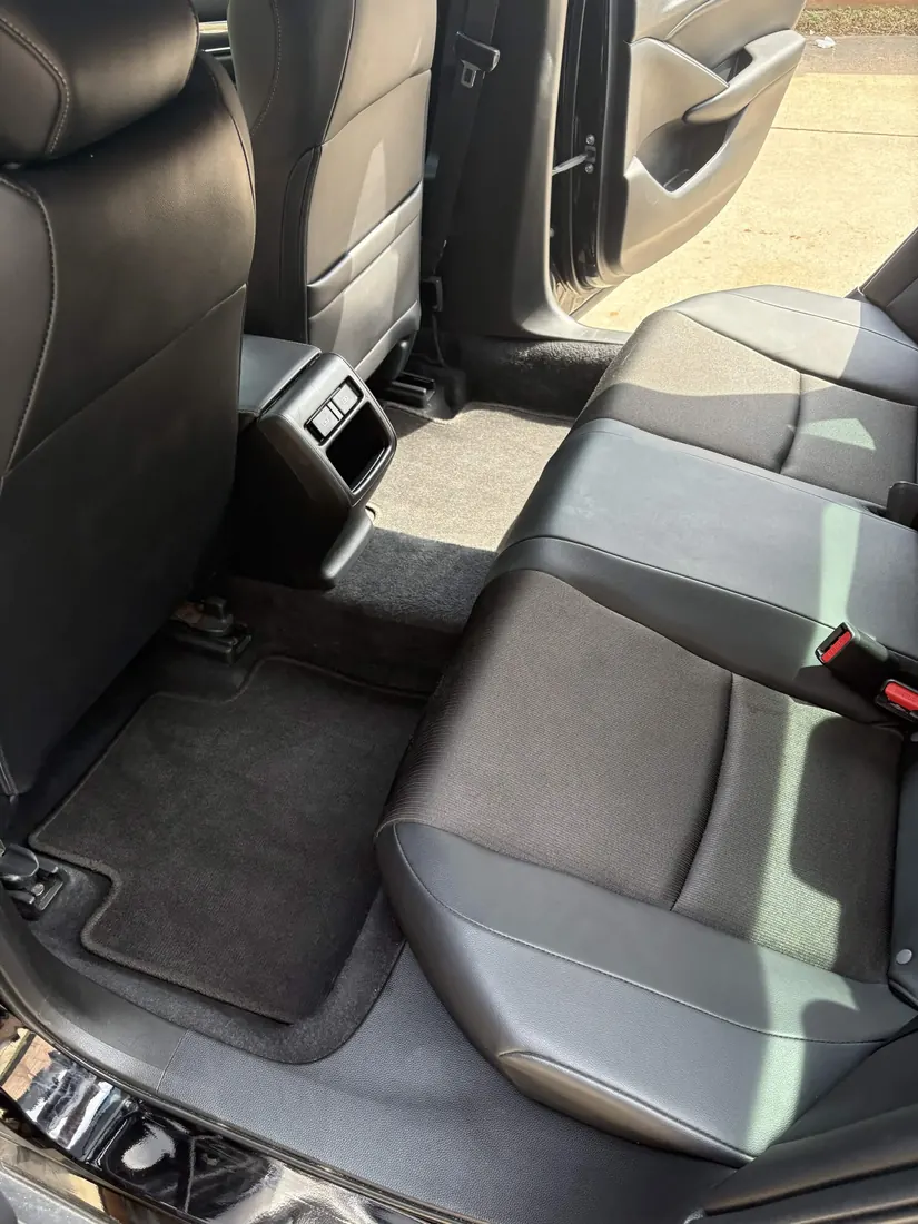 Rear seats and floor mats cleaned and conditioned