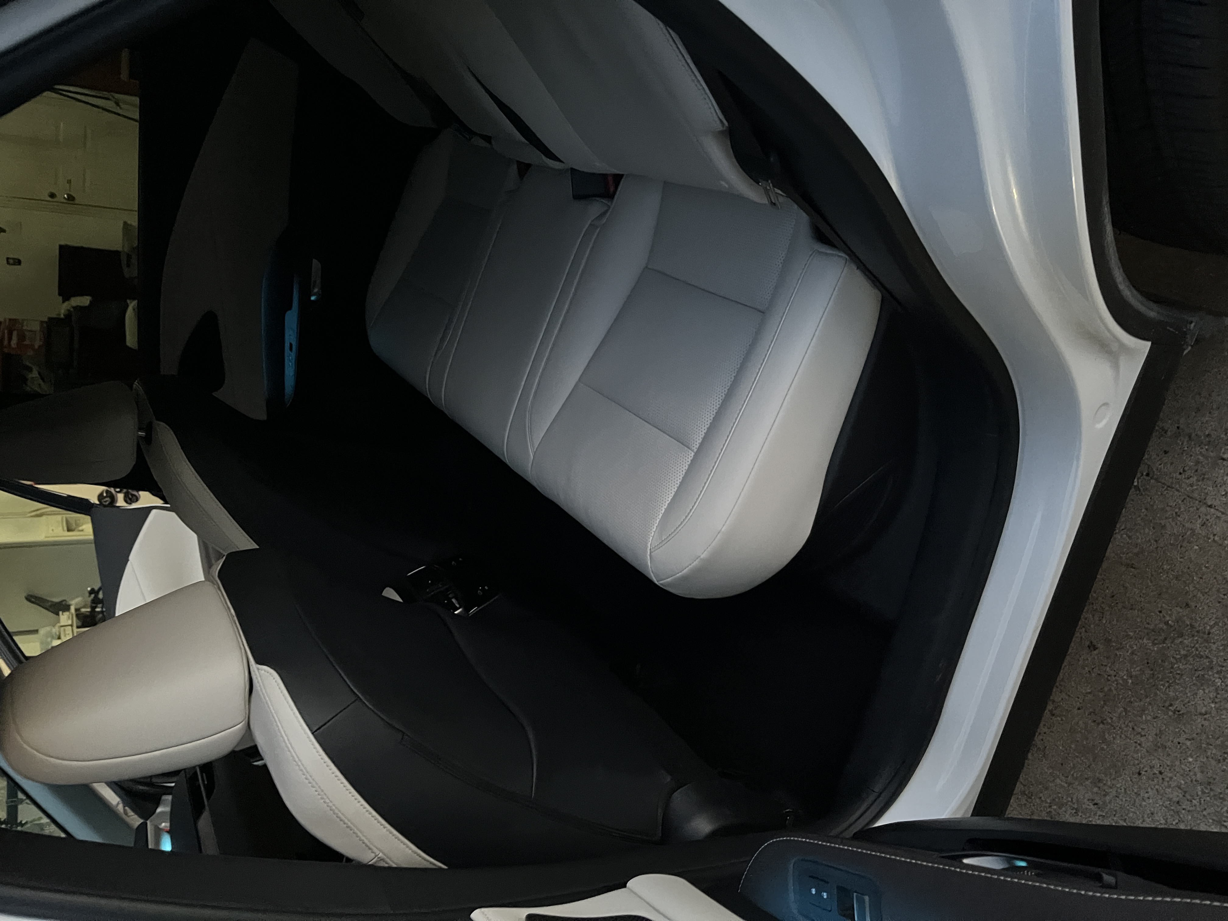 Rear seats detailed - Lexus RX