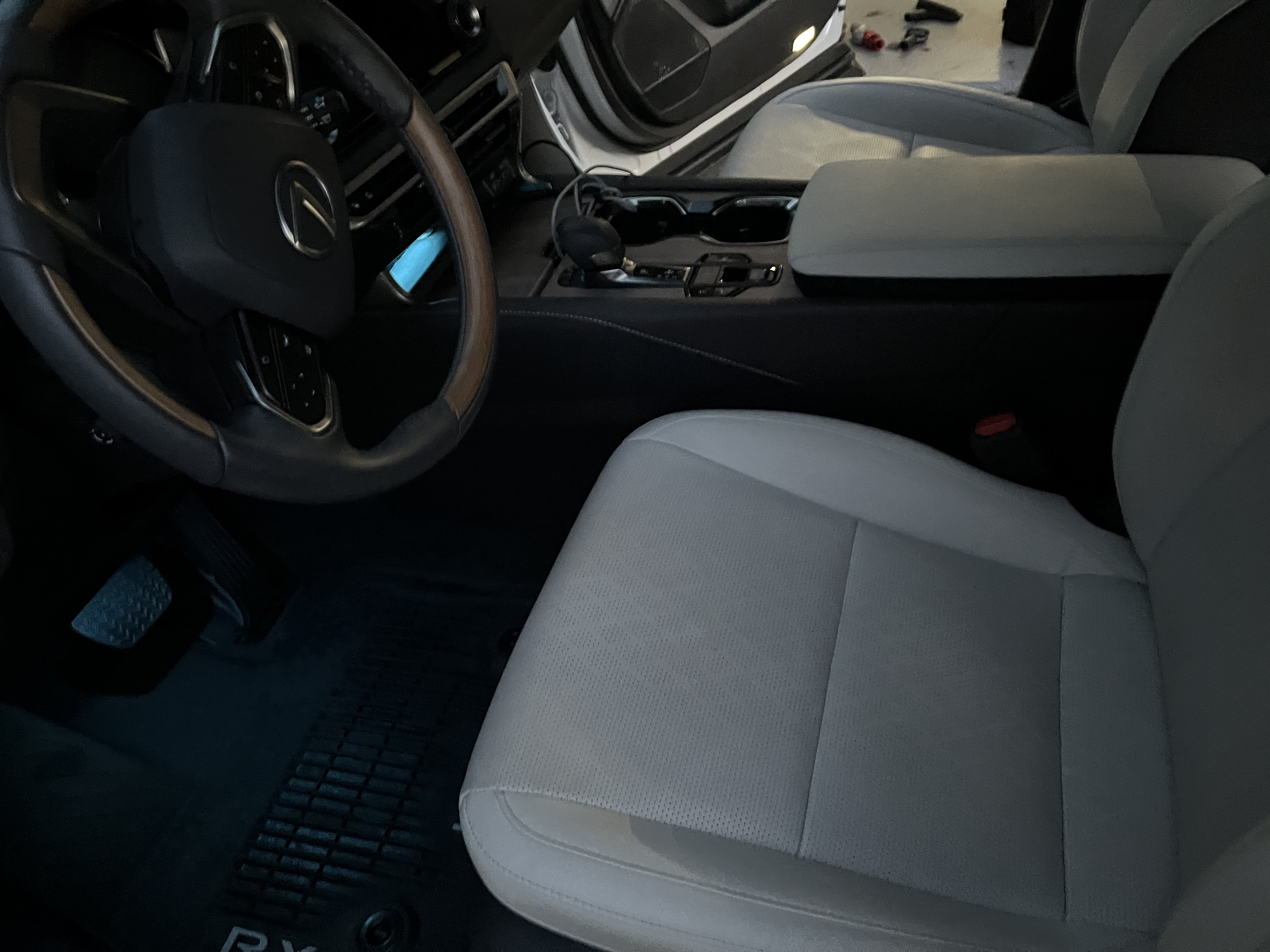 Front seat detailed - Lexus RX