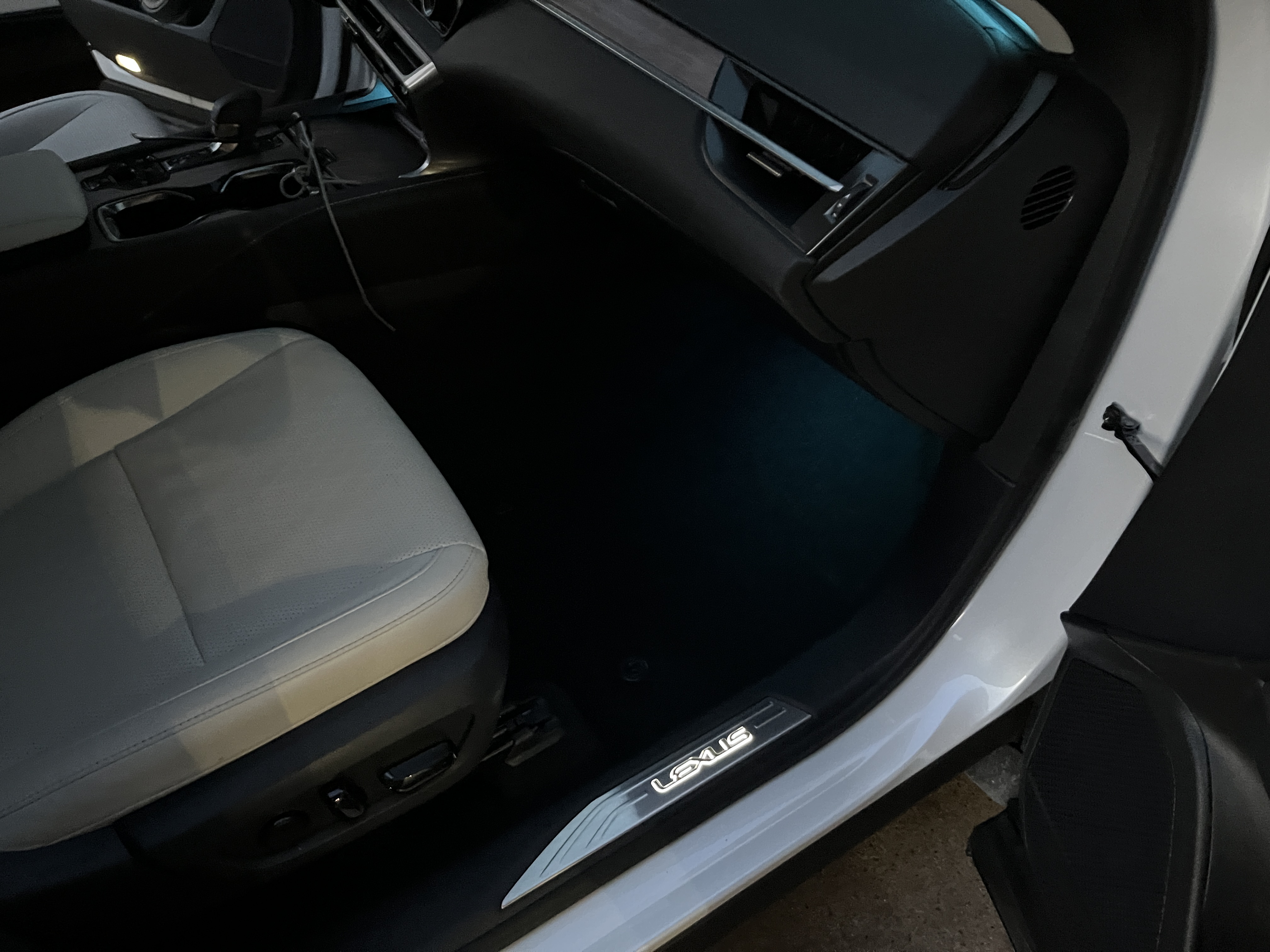 Lexus sill illuminated